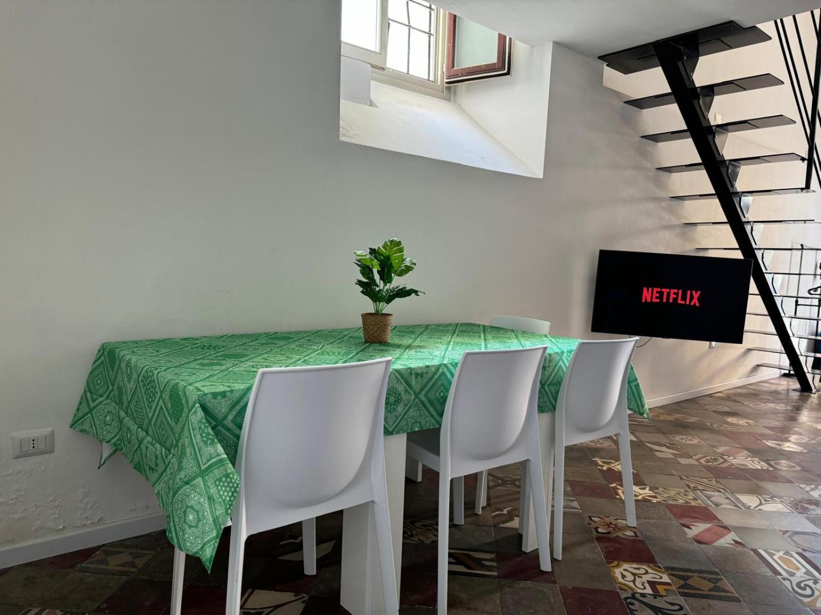 Casa Flora, A Panoramic Flat With Free Car Parking Apartment Cagliari